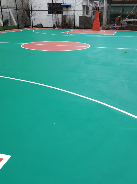 罗湖 球场长期使用易出现地面开裂